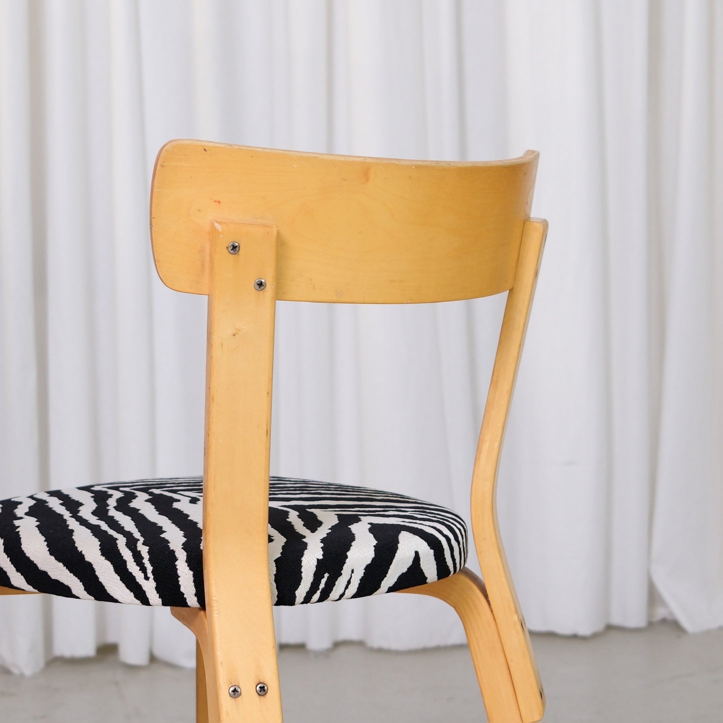 Artek tuoli 69, Zebra-verhoilu – Alvar Aalto