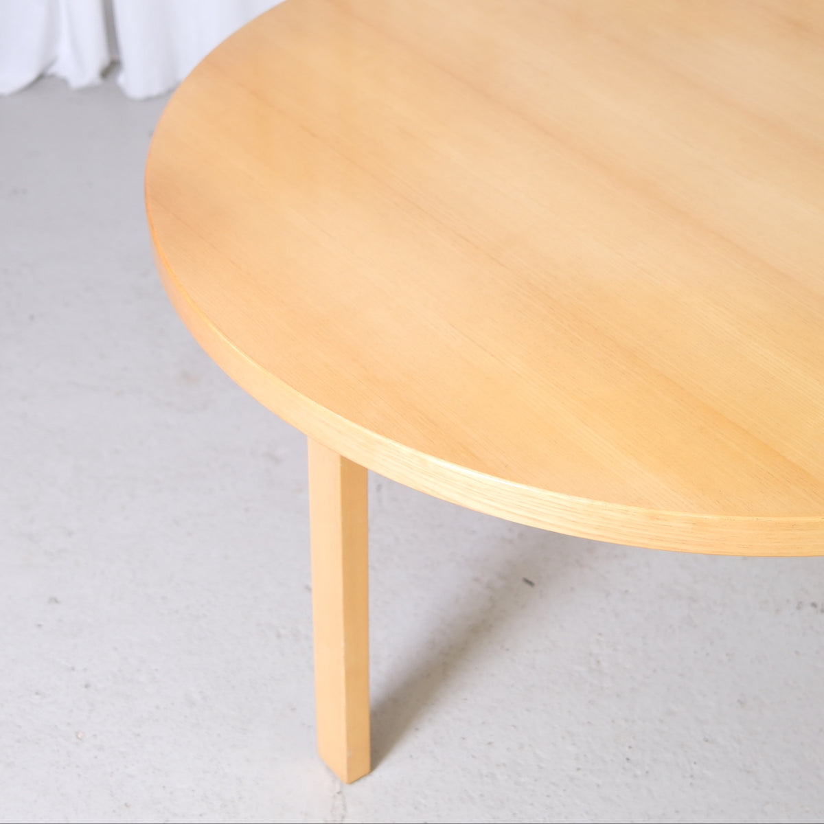 Artek pöytä 91, saarni – Alvar Aalto
