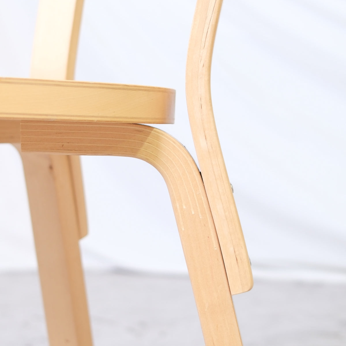 Alvar Aalto 69 -koivutuoli, valmistaja Artek