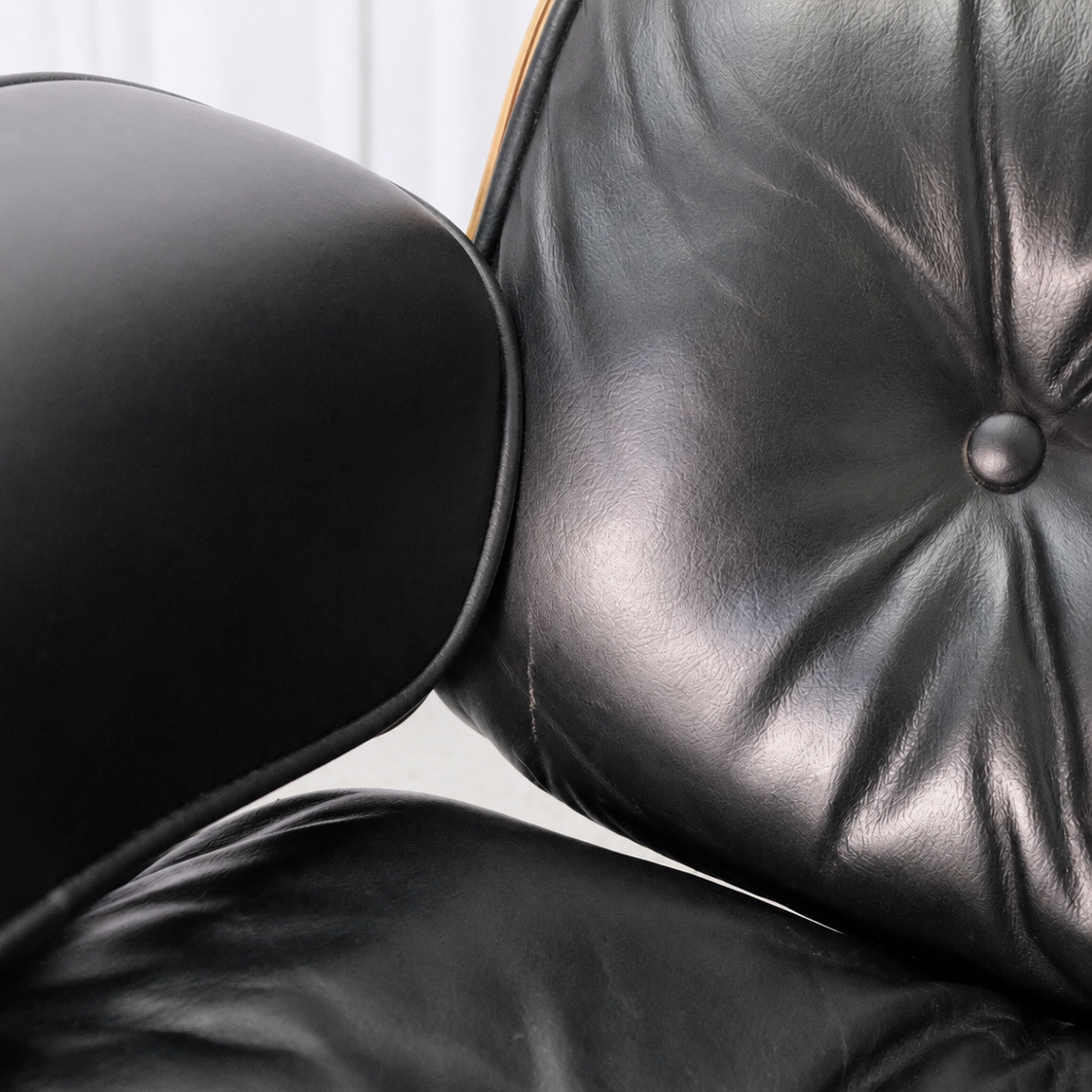 Eames Lounge Chair and Ottoman by Herman Miller in Rosewood and Black Leather