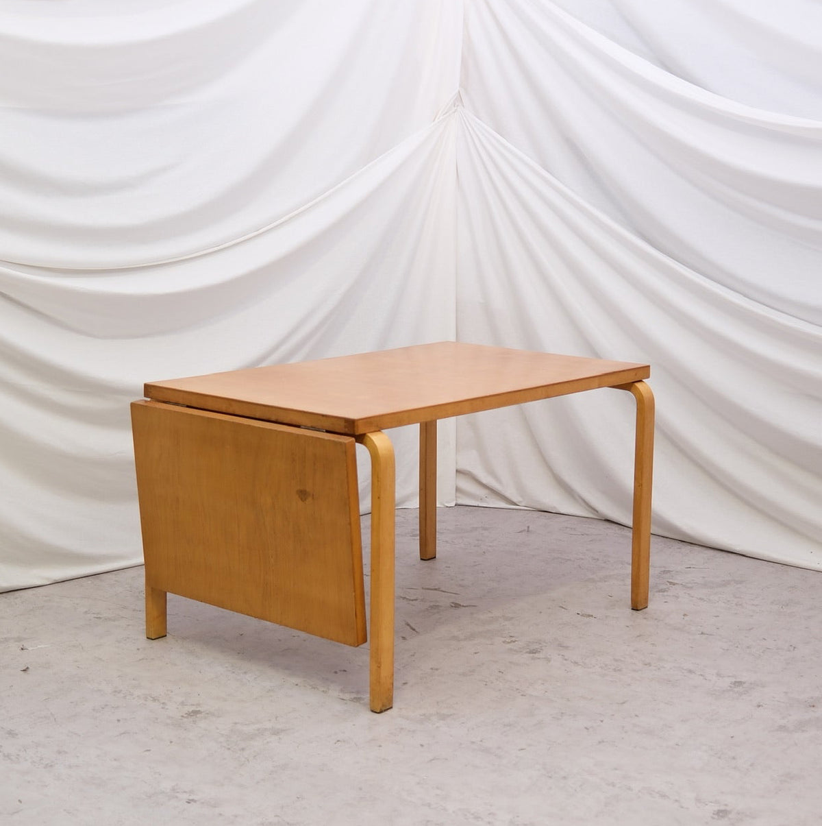 Vintage 1940s Alvar Aalto drop leaf table by Artek in birch. Classic bentwood legs and folding leaf. Worldwide shipping and Finnish delivery available.