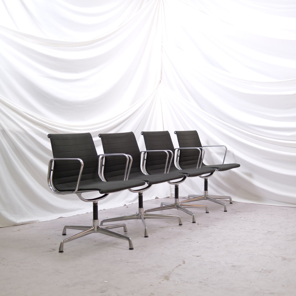 Charles & Ray Eames EA108 vintage kontorsstol
