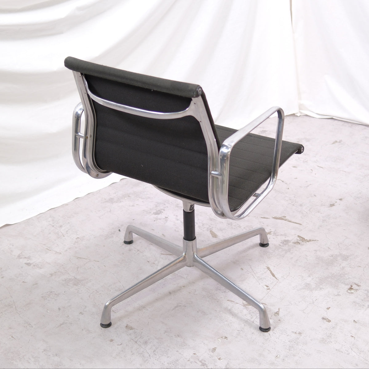 Charles & Ray Eames EA108 vintage kontorsstol