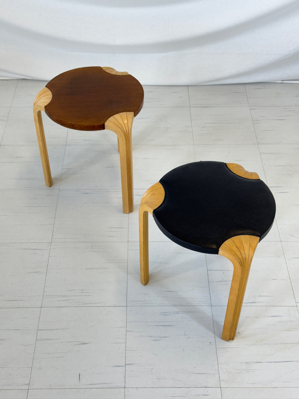 Artek pallar med solfjädersben, par