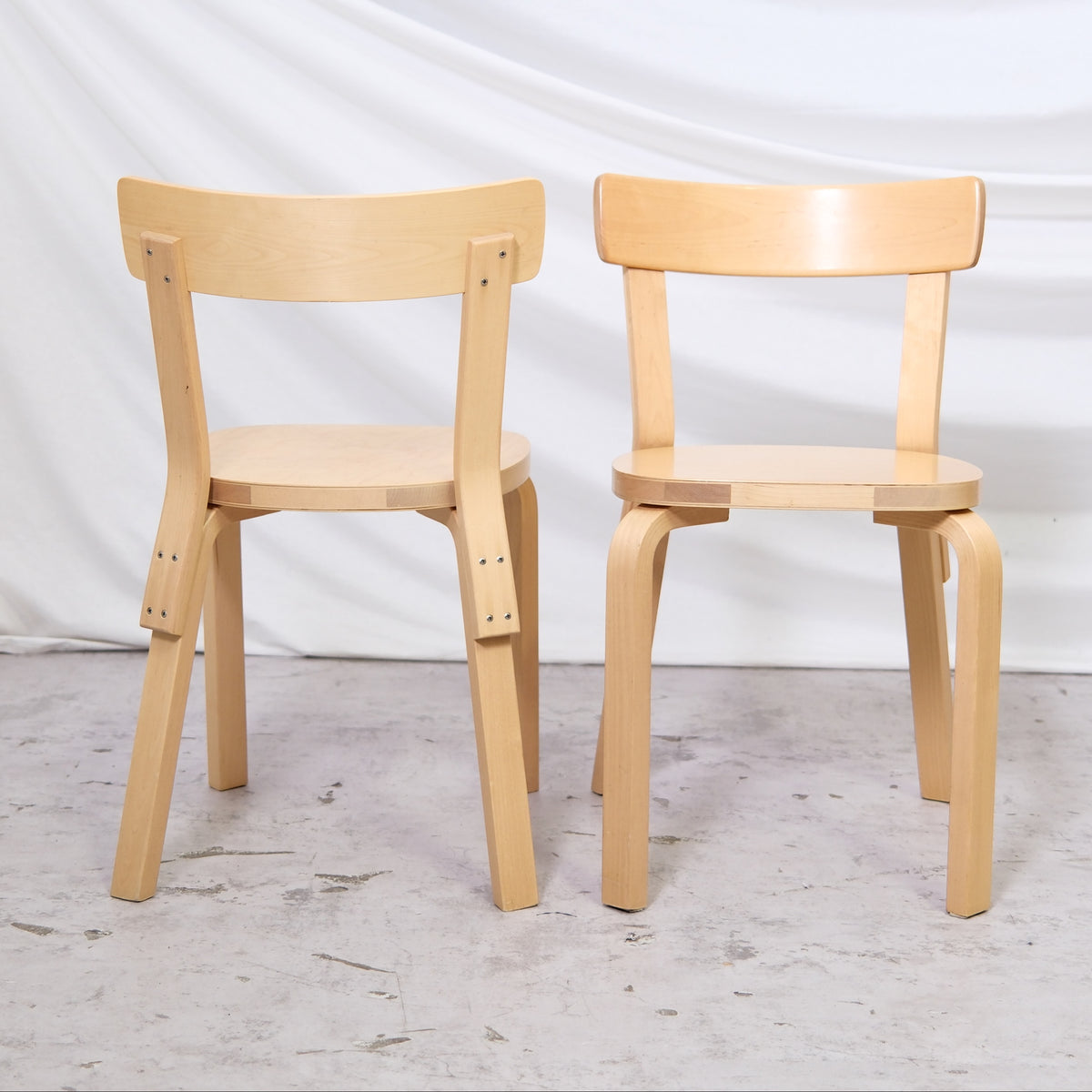Alvar Aalto 69 -tuoli, valmistaja Artek, koivu