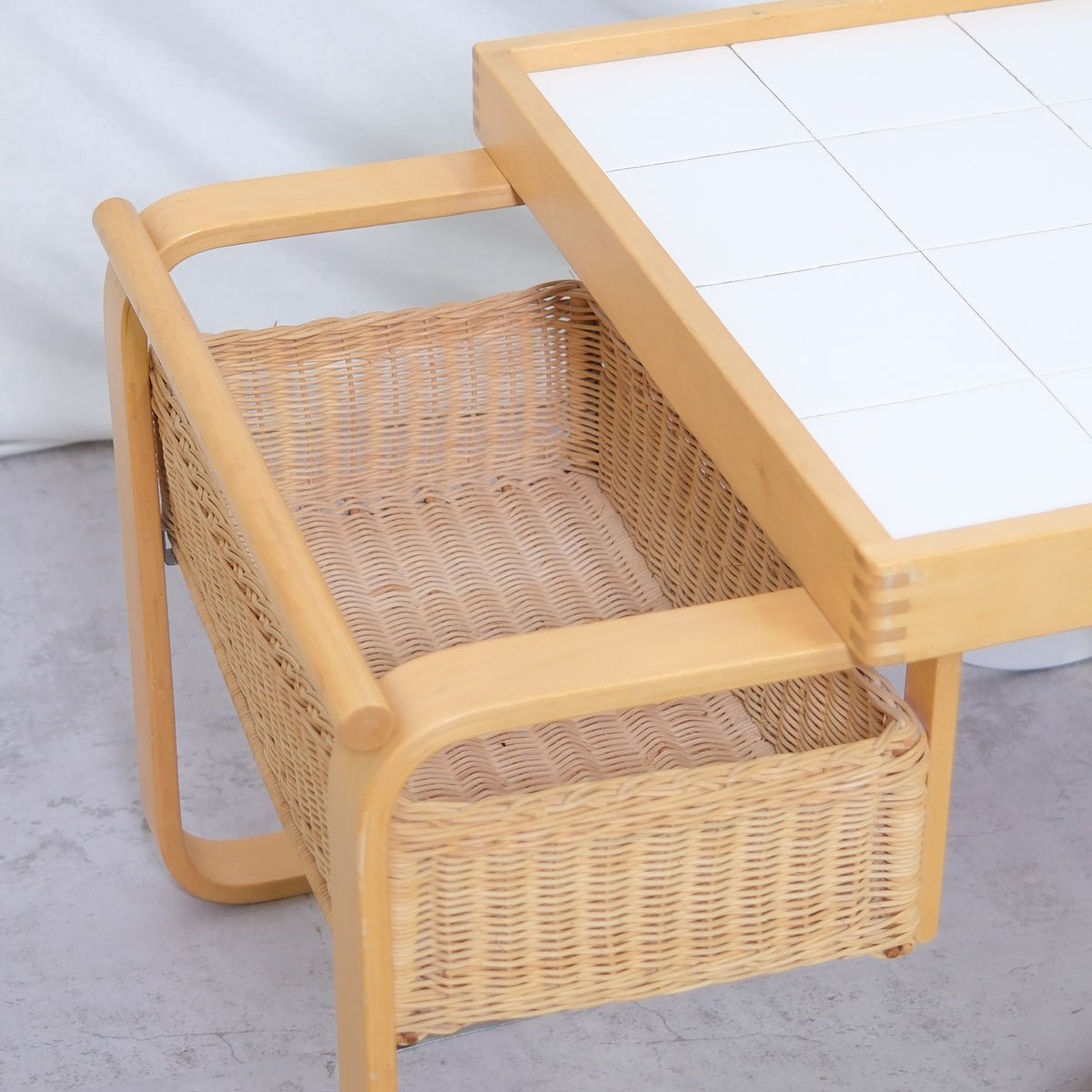 Artek 900 Tea Trolley, White Tiles