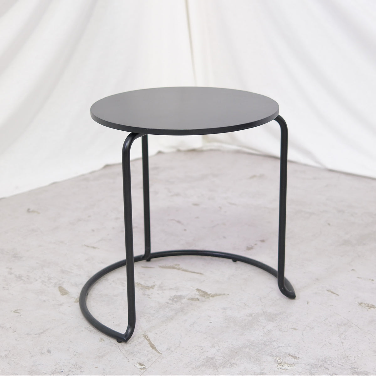 Artek sidobord 606, svart