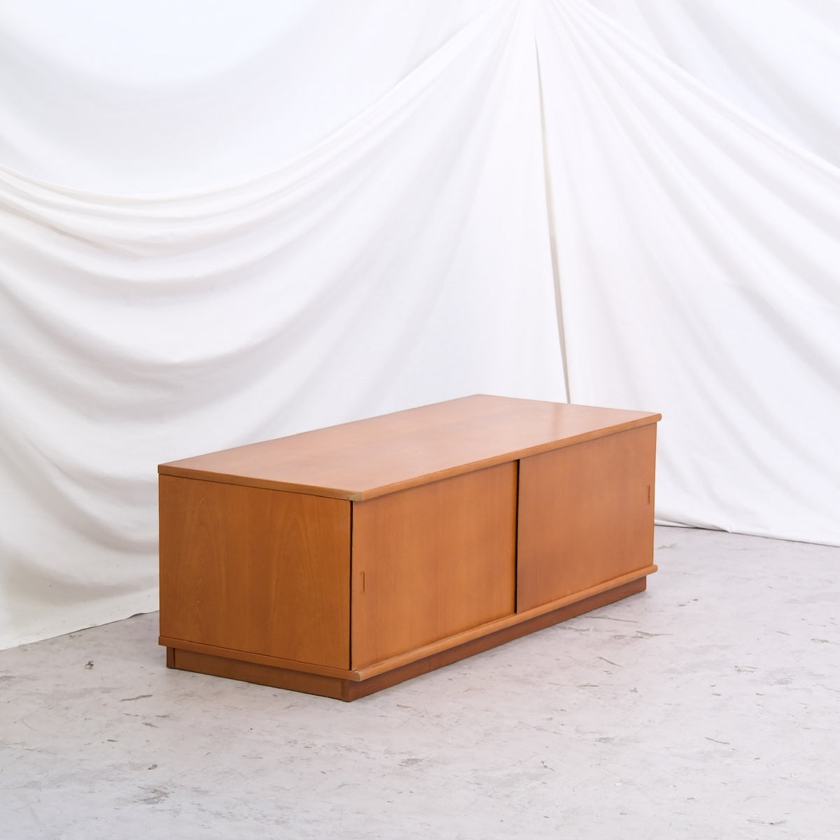 Vintage sideboard i Japandi-stil