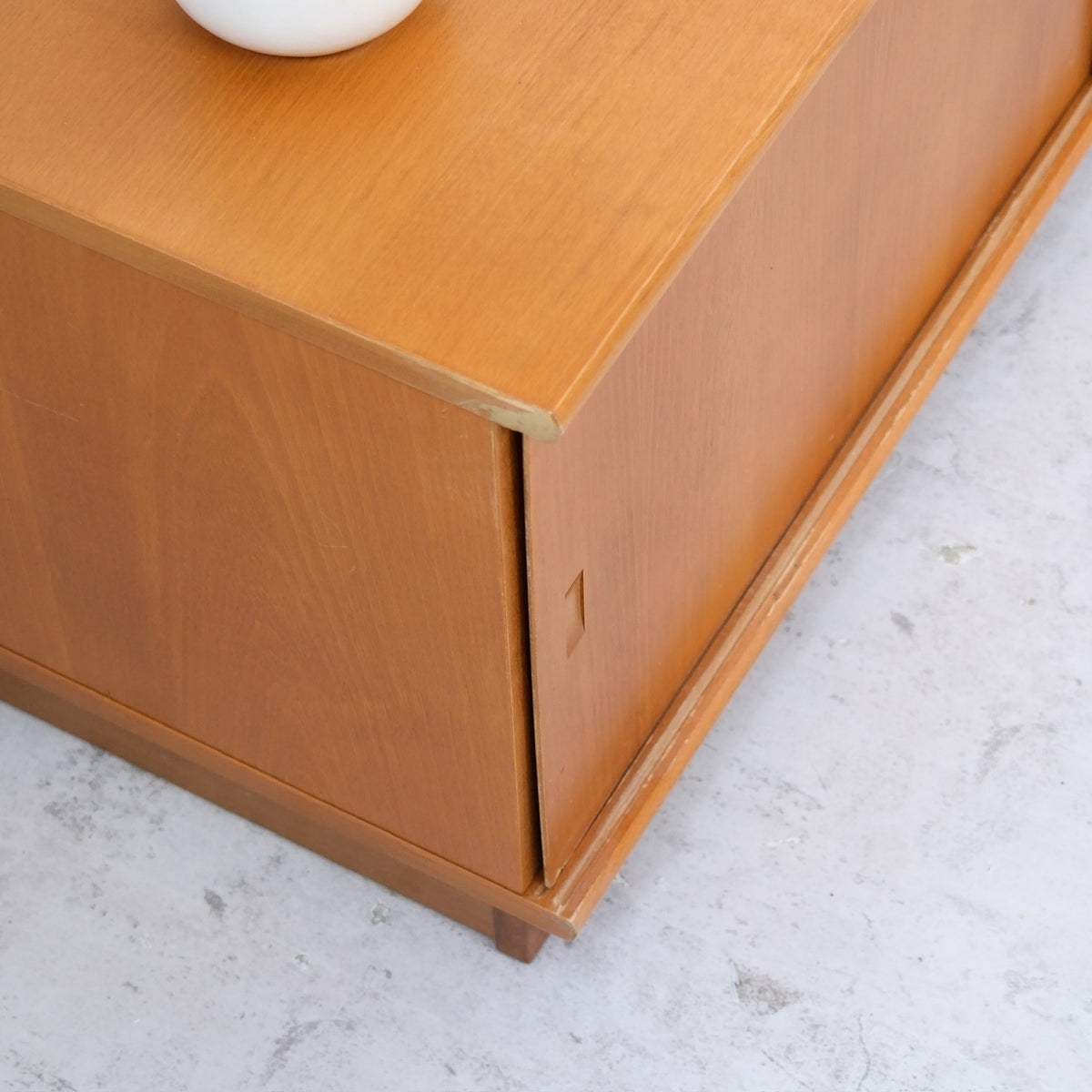 Vintage sideboard i Japandi-stil