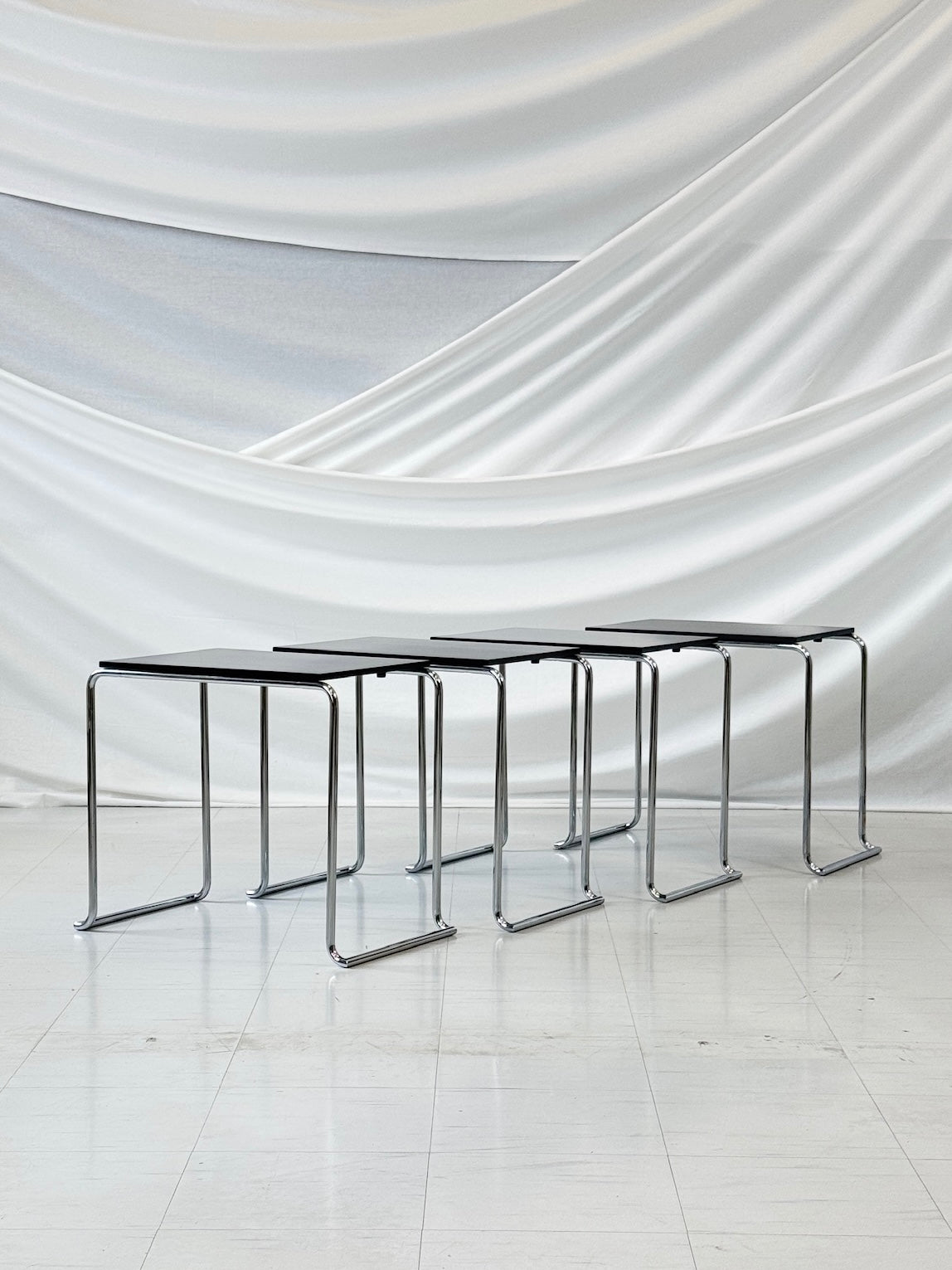 Artek Paimio 806 sidobord av Alvar Aalto