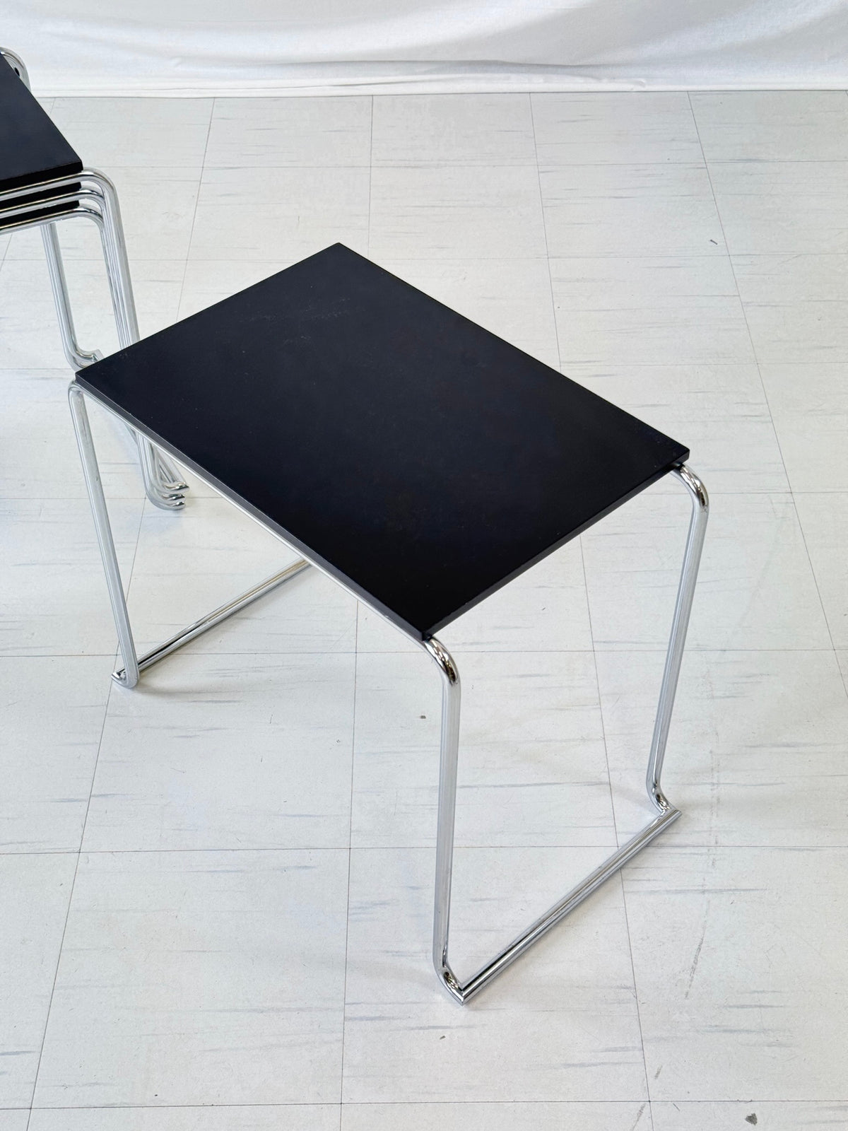 Artek Paimio 806 sidobord av Alvar Aalto