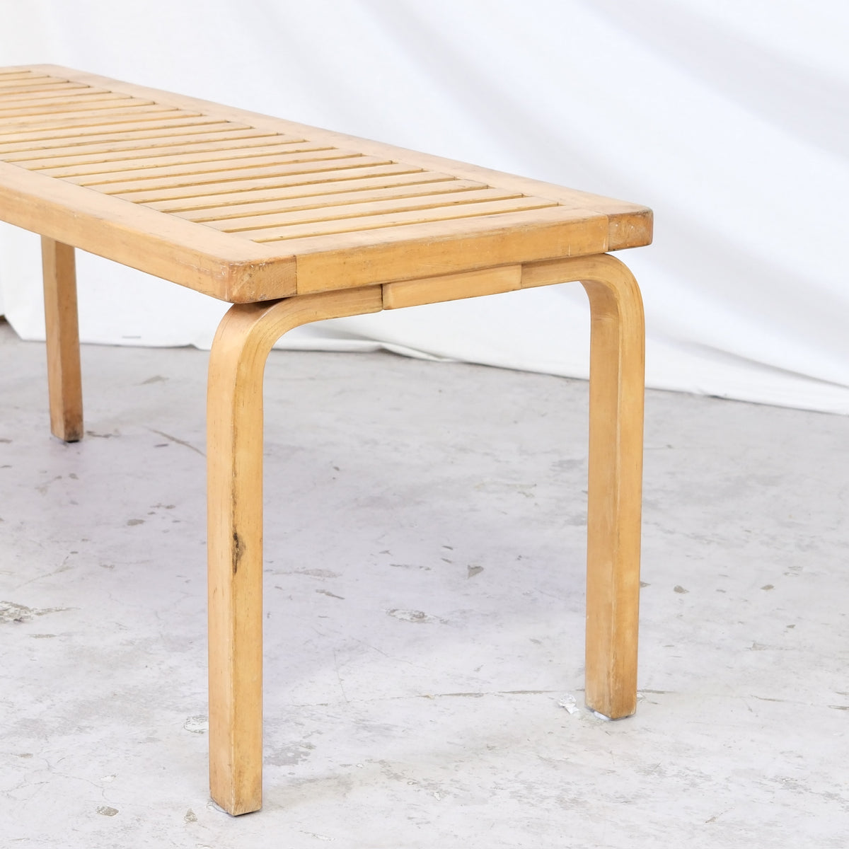 Artek Alvar Aalto bänk 153A, 1960-tal