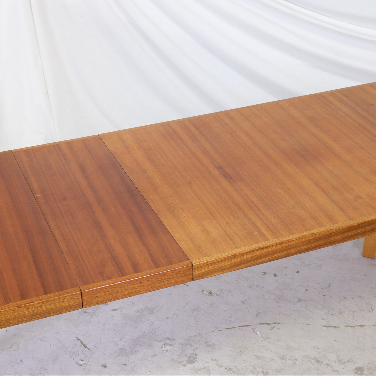 Aino Aalto matbord modell 95 A i mahogny för Artek