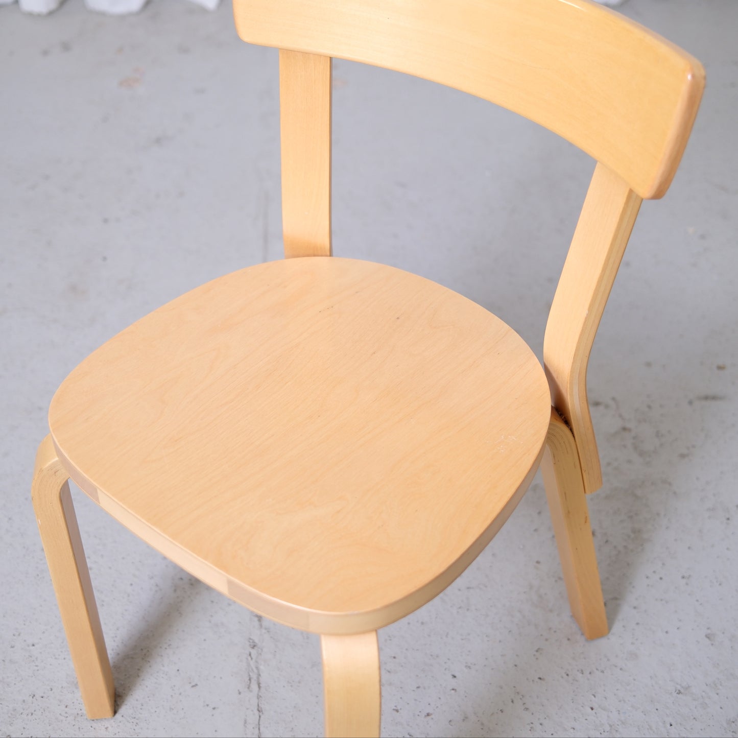 Artek tuoli 69, koivu – Alvar Aalto