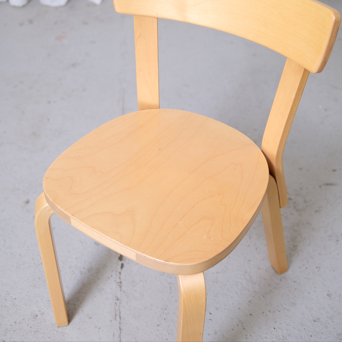 Artek tuoli 69, koivu – Alvar Aalto