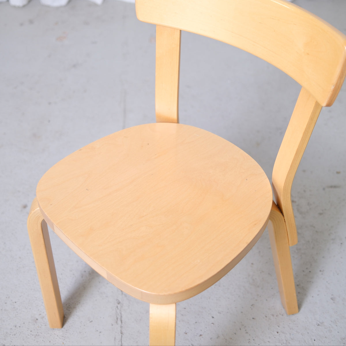 Artek tuoli 69, koivu – Alvar Aalto