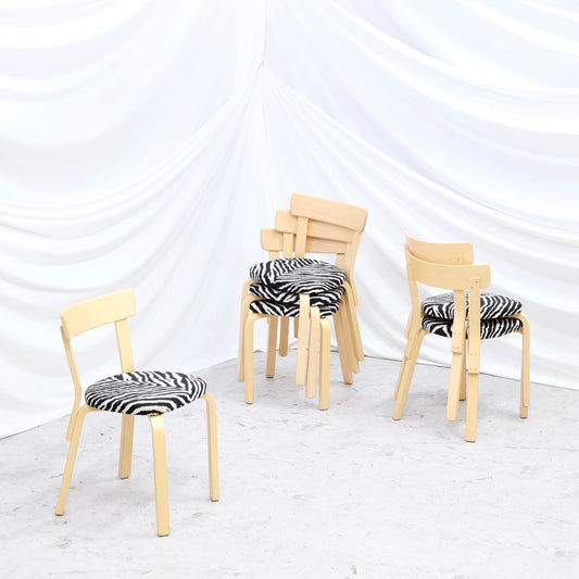 Alvar Aalto stol 69 av Artek i björk med zebraklädsel