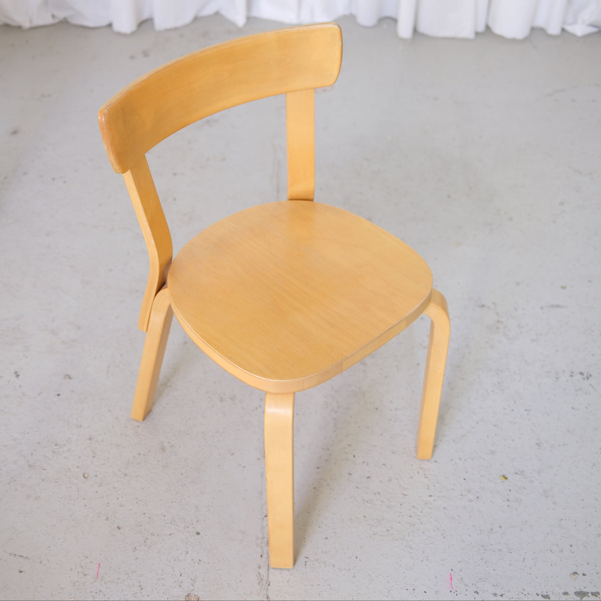 Alvar Aalto stol 69 för Artek i björk