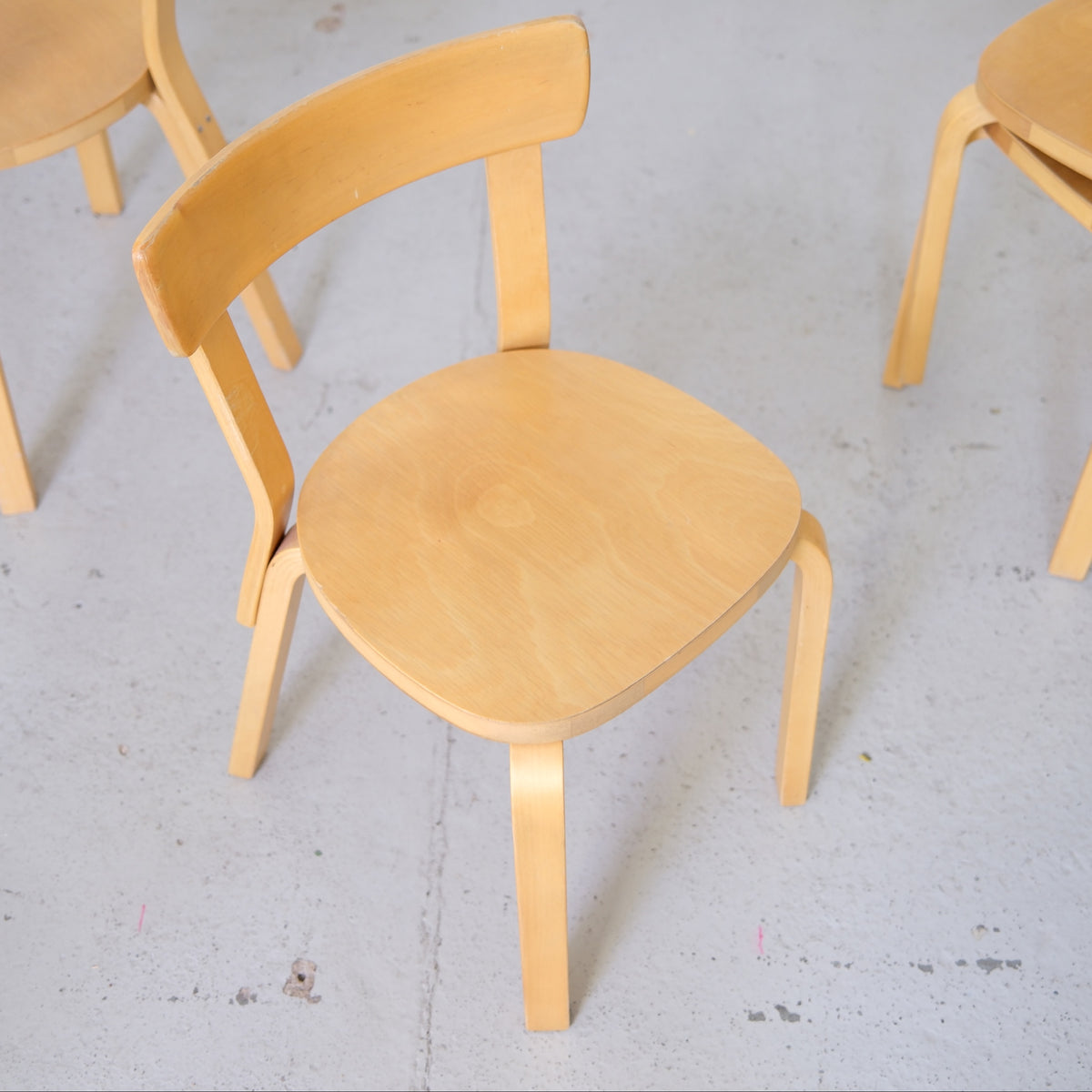 Alvar Aalto stol 69 för Artek i björk