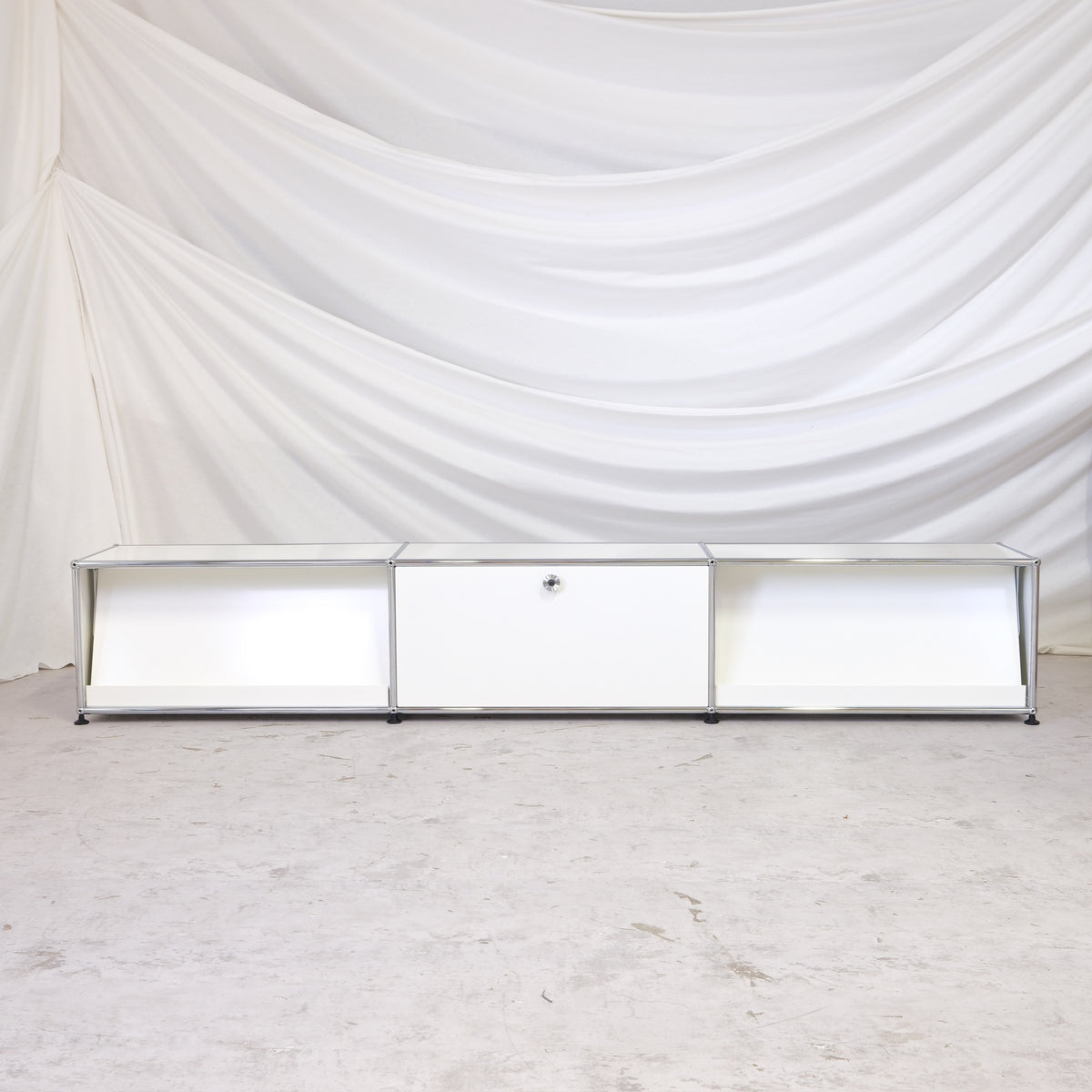 USM Haller sideboard – vitt – 227 cm