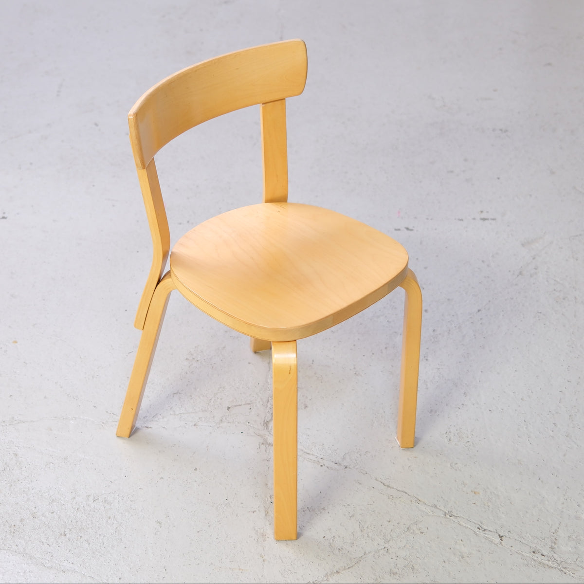 Artek stol 69 i björk av Alvar Aalto