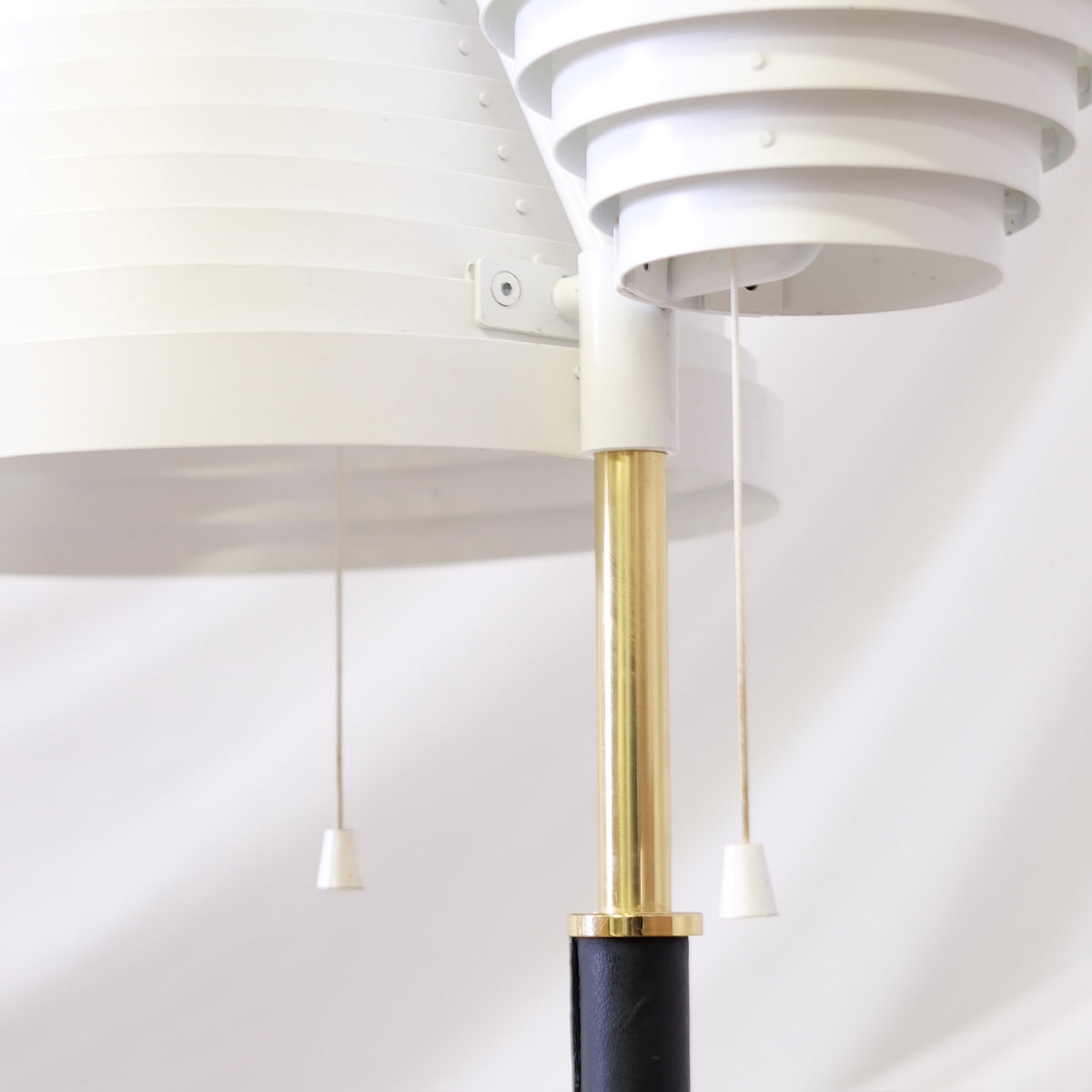 Artek A810 golvlampa av Alvar Aalto