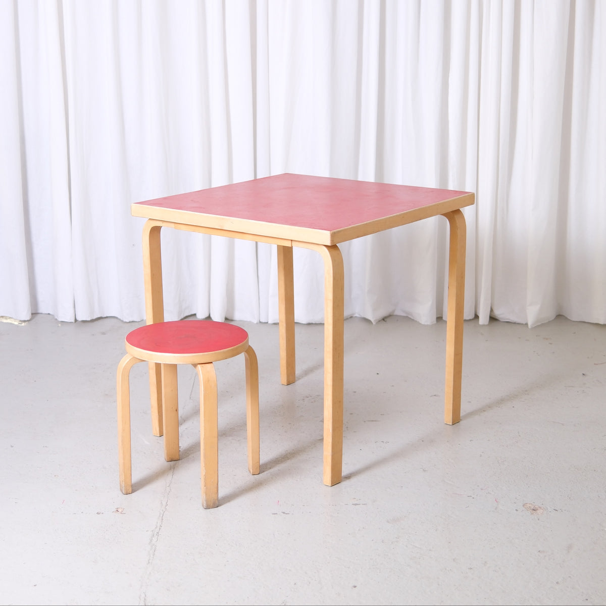 Artek 81C-bord av Alvar Aalto
