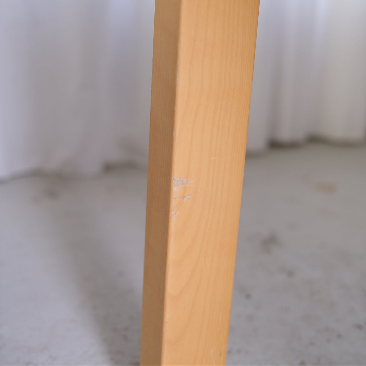 Alvar Aalto Artek 83-bord med vitt laminat