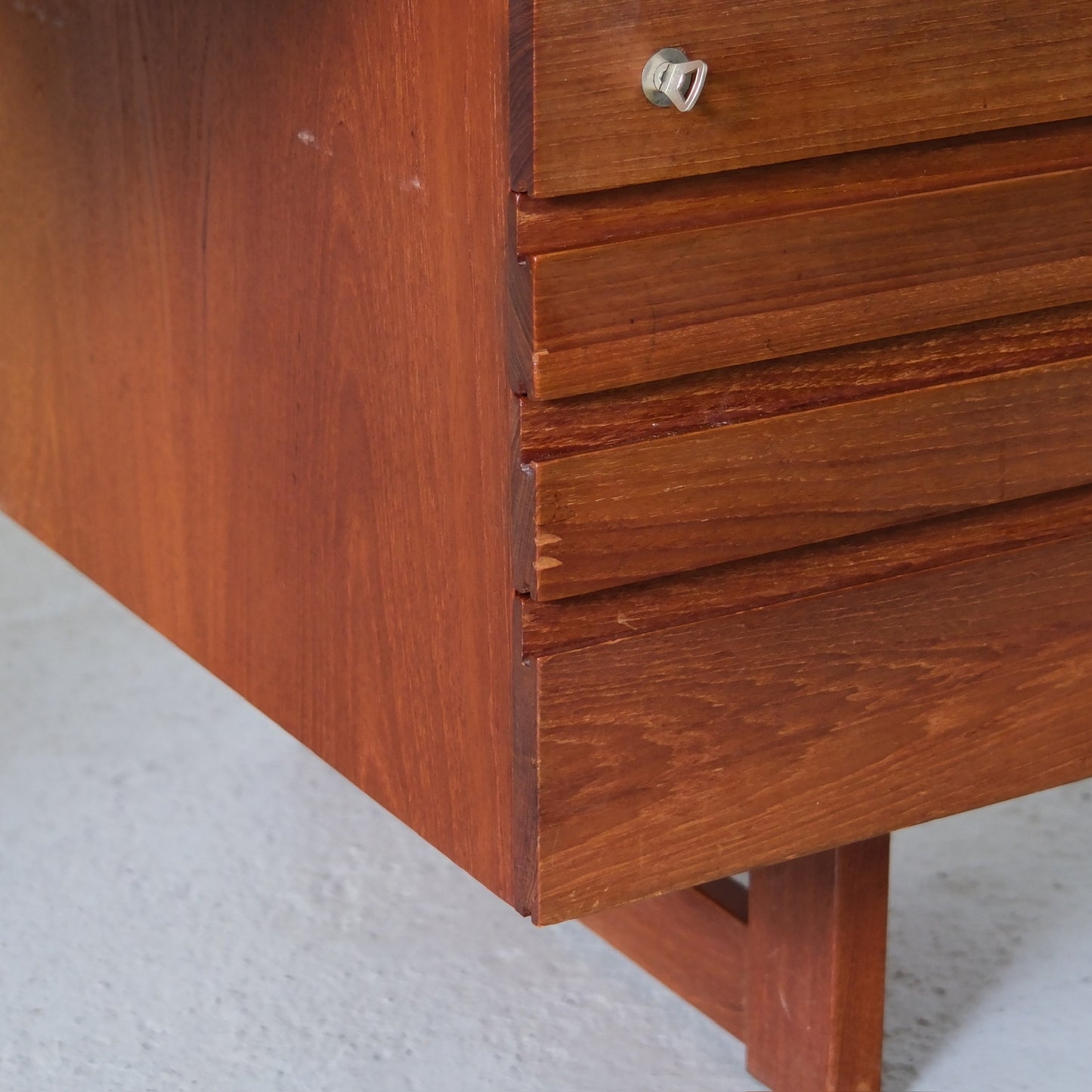 Olavi Hänninen Paletti Desk for HMN Huonekalu Mikko Nupponen