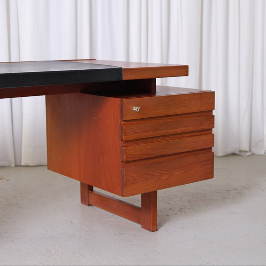 Olavi Hänninen Paletti Desk for HMN Huonekalu Mikko Nupponen