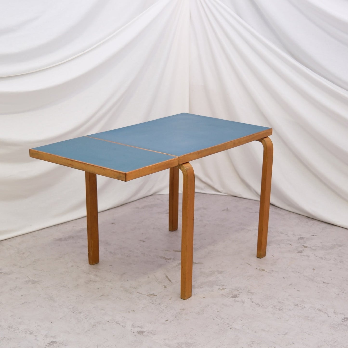 Artek DL82 Drop-Leaf Table OY HUONEKALU- JA RAKENNUSTYTEHDAS AB, 1940/1950S