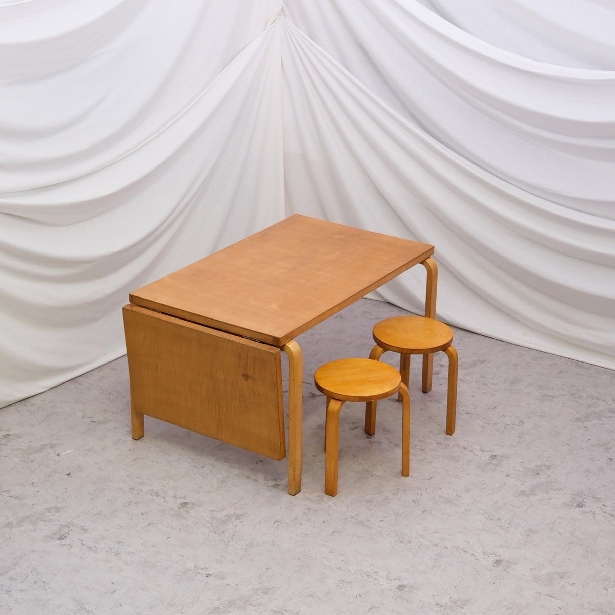 Alvar Aalto -klaffiruokapöytä, 1940–1950-luku