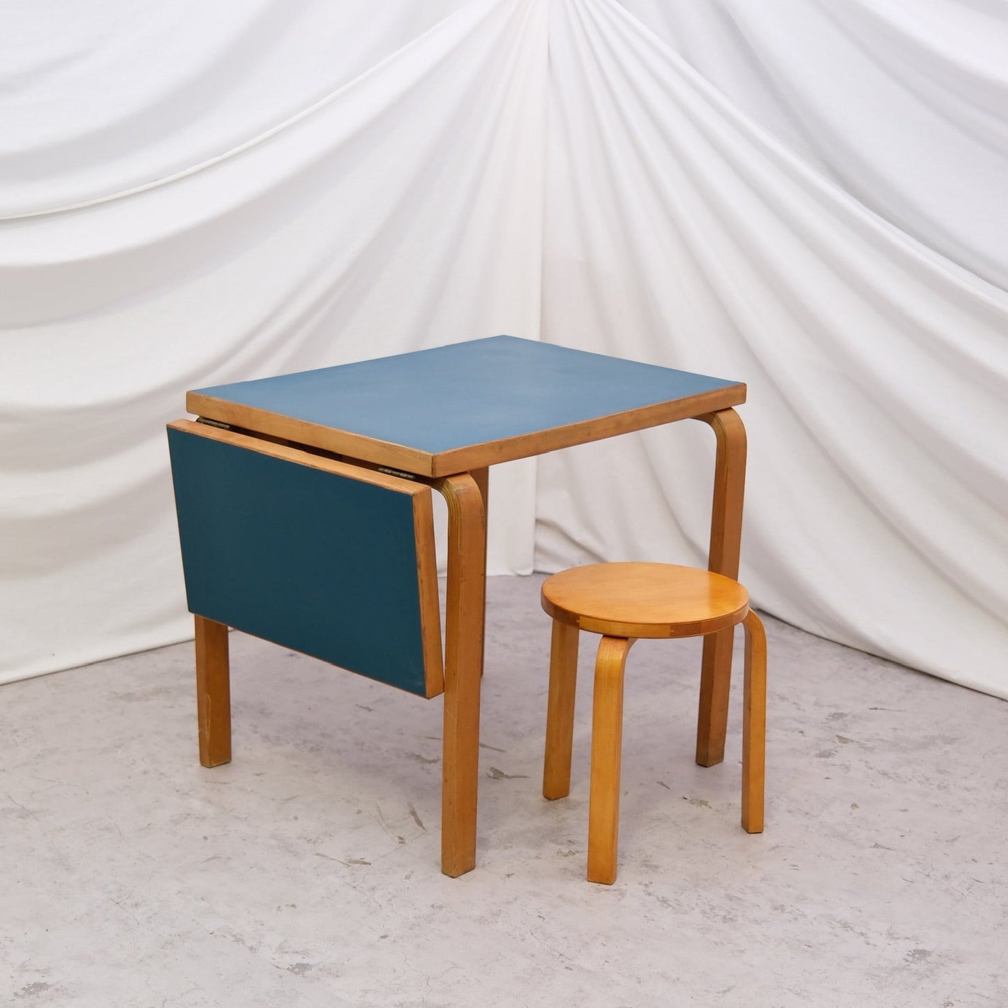 Artek DL82 Drop-Leaf Table OY HUONEKALU- JA RAKENNUSTYTEHDAS AB, 1940/1950S