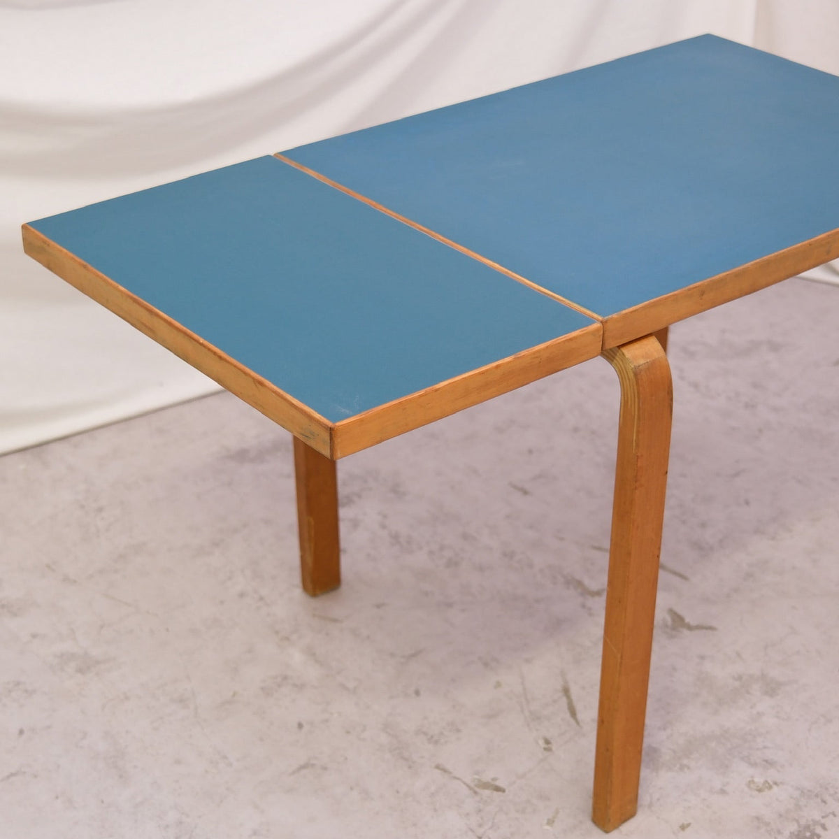 Artek DL82 Drop-Leaf Table OY HUONEKALU- JA RAKENNUSTYTEHDAS AB, 1940/1950S