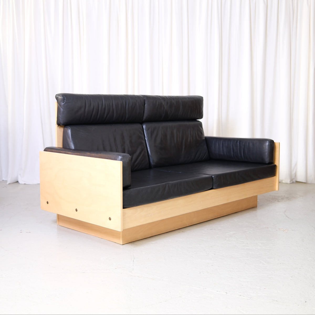 Ben af Schultén malli 555 sohva, valmistaja Artek