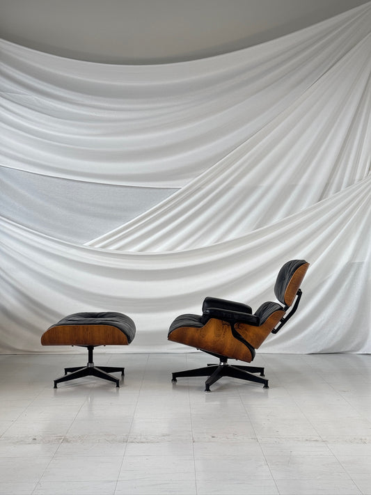 Eames Lounge Chair och Ottoman från Herman Miller i palisander och svart läder – USA, 1960-tal