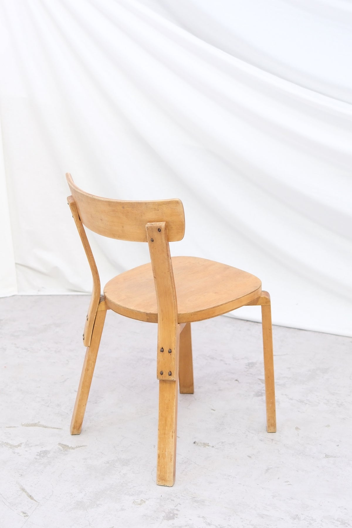 Alvar Aalto Artek stol 69 med ”krigsben”