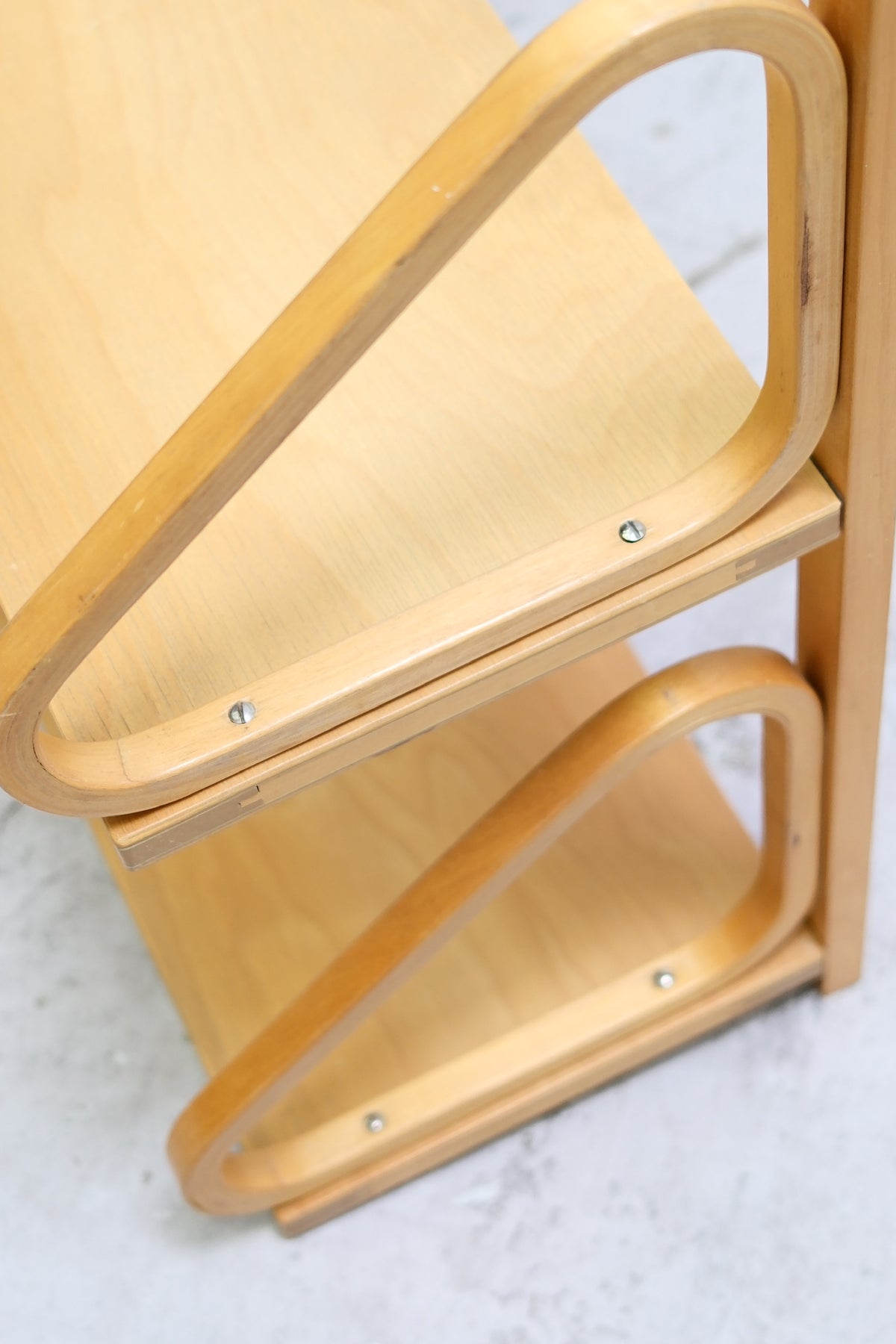 Alvar Aalto vägghylla 112B i två delar