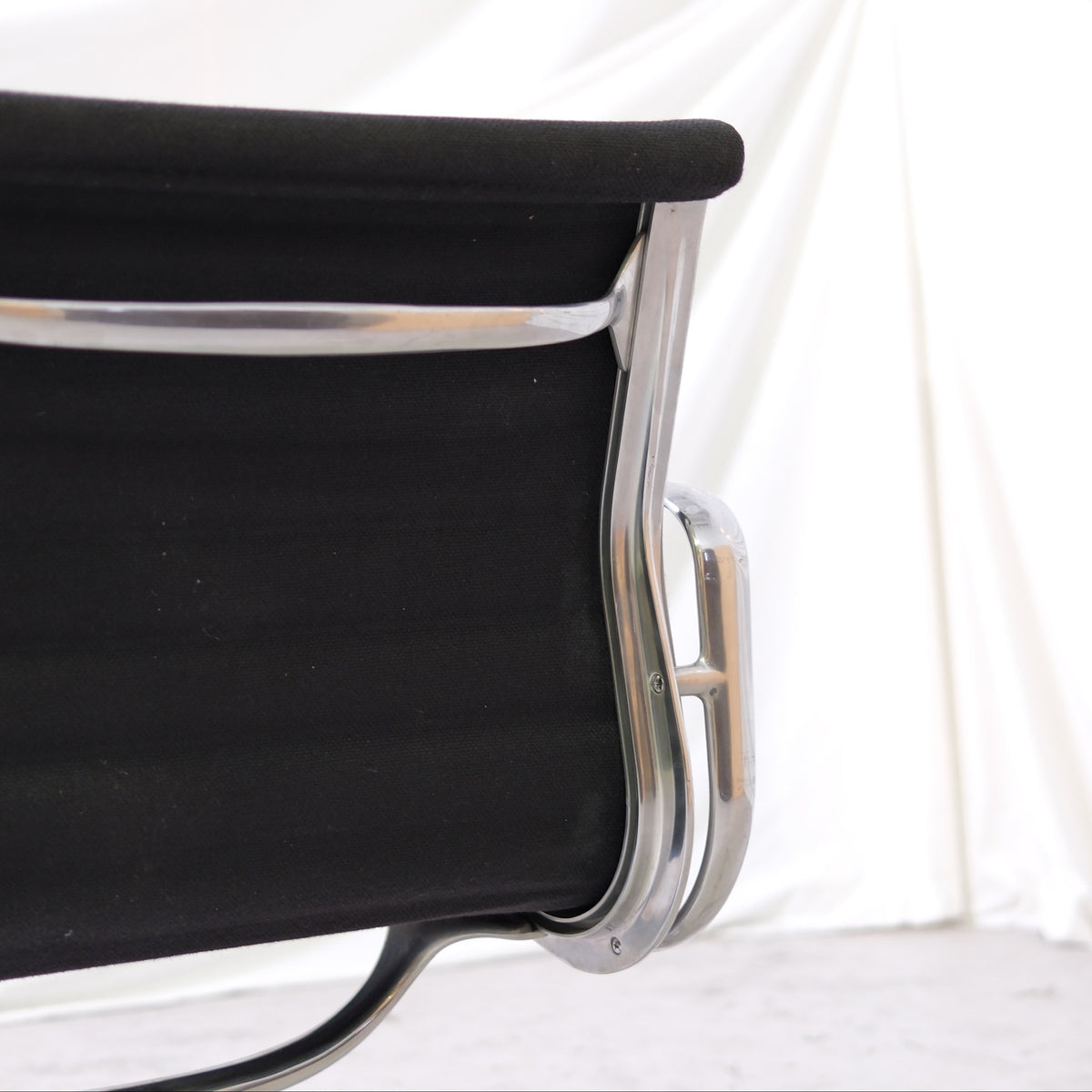 Charles Eames & Ray Eames EA108 kontorsstolar – Vitra – svart canvas