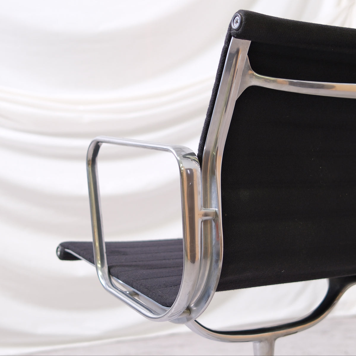 Charles Eames & Ray Eames EA108 kontorsstolar – Vitra – svart canvas