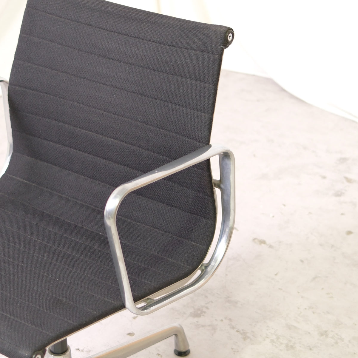 Charles Eames & Ray Eames EA108 kontorsstolar – Vitra – svart canvas