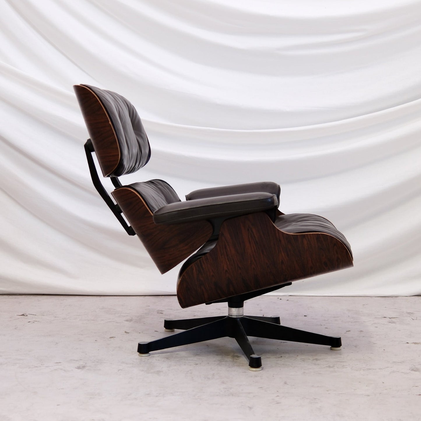 Vintage Charles & Ray Eames Lounge Chairs - Rosewood & Dark Brown leather