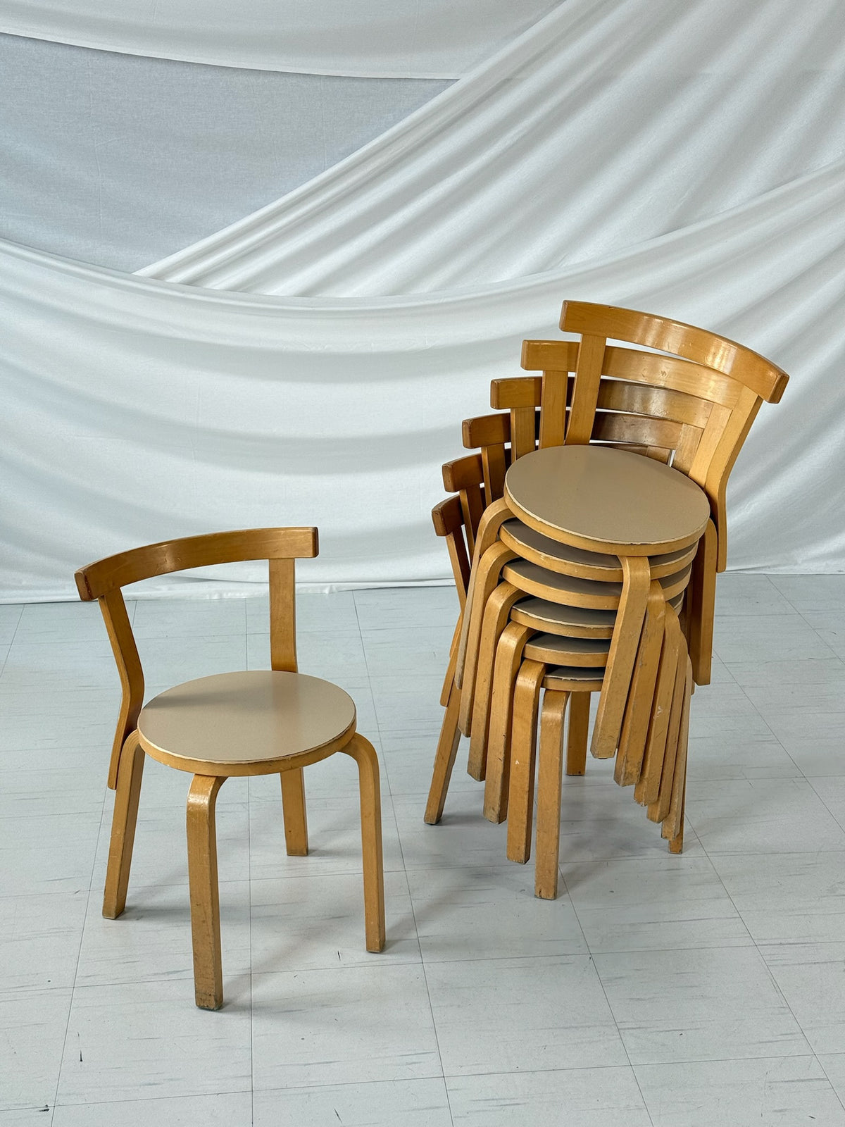 Artek stol 68 Latte av Alvar Aalto