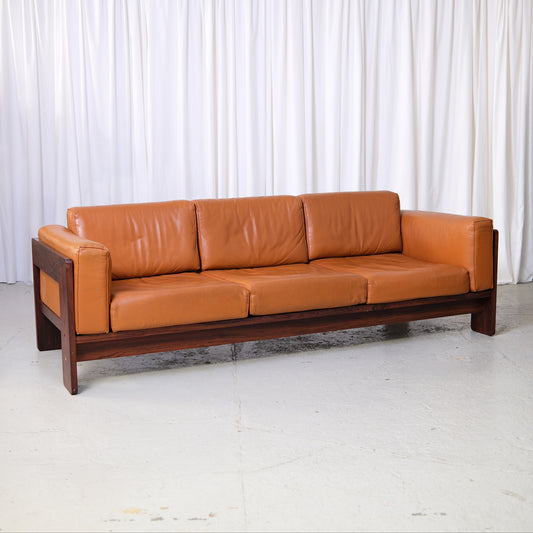 Tobia Scarpa Bastiano 3-seater sofa with rosewood frame and cognac leather cushions, photographed in Pino Interiors showroom.