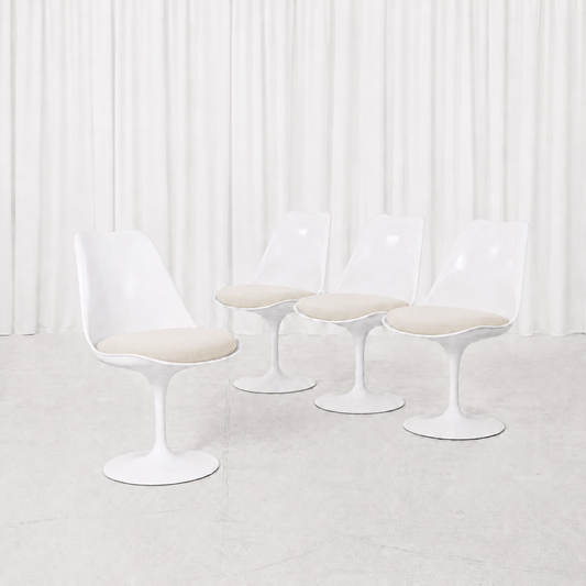 Eero Saarinen Tulip Chair for Knoll in White and Red