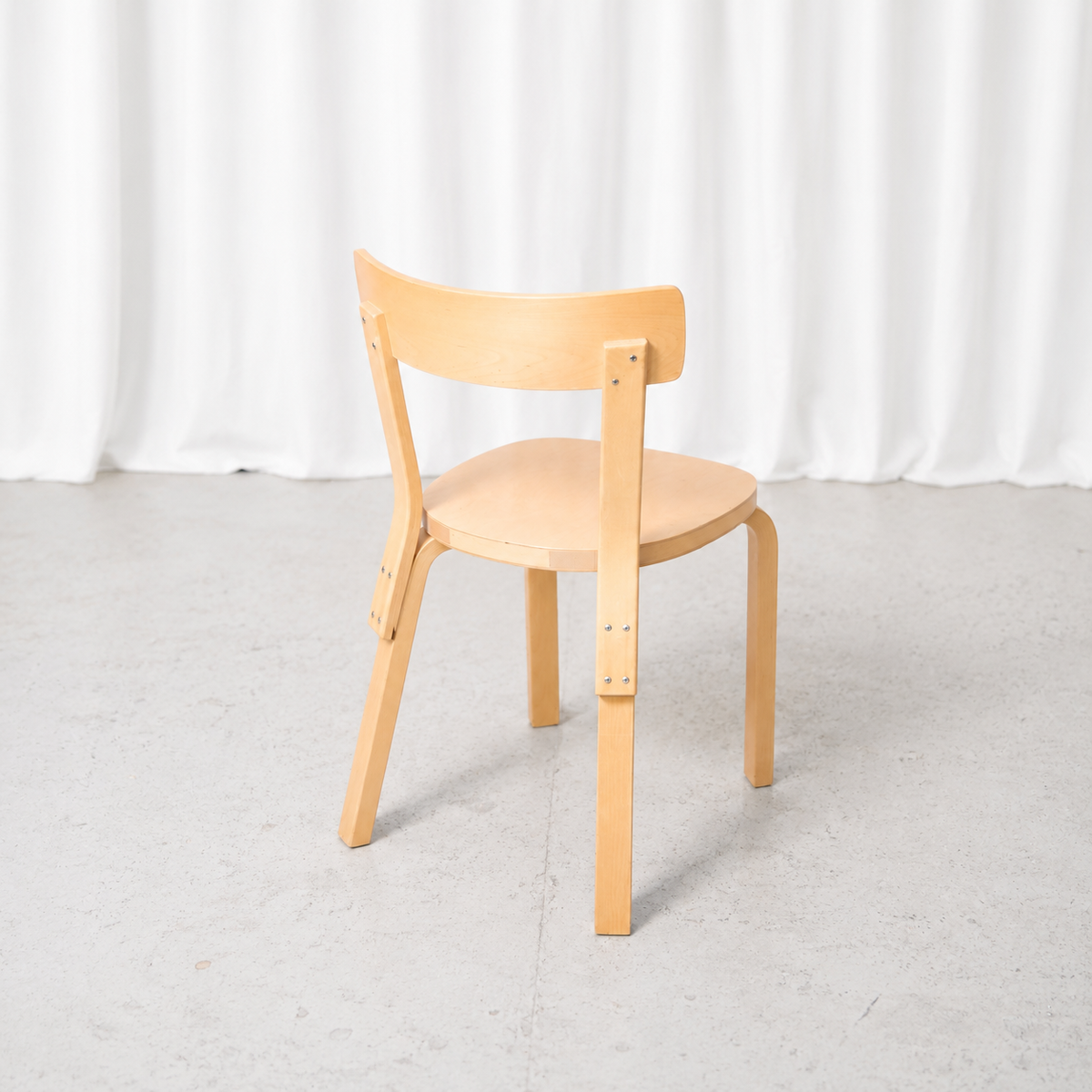 Artek tuoli 69, koivu – Alvar Aalto