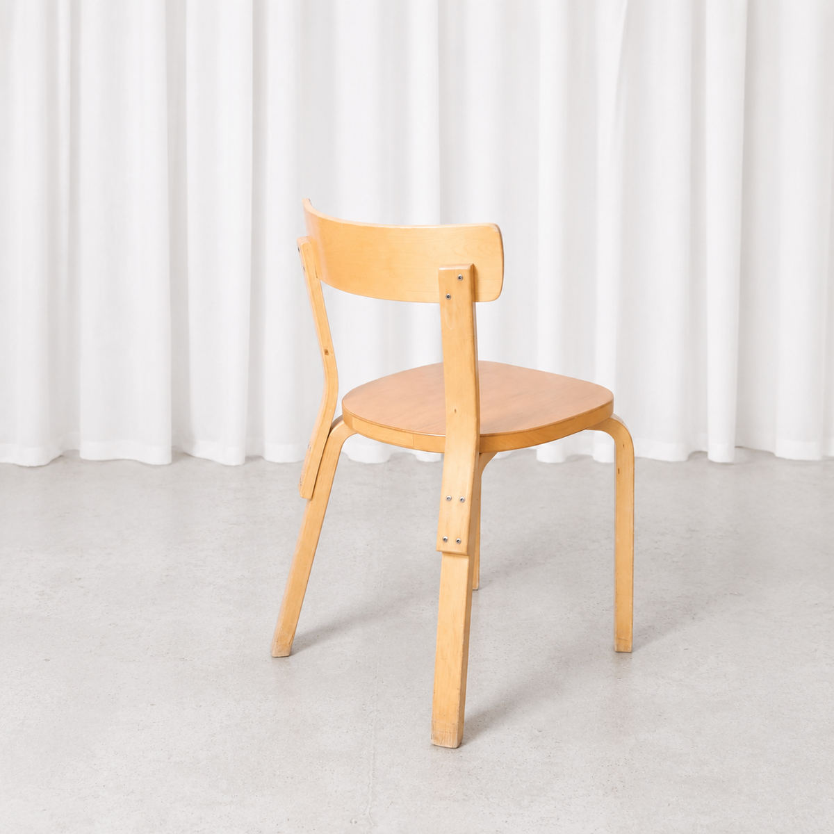 Artek Stol 69 i björk av Alvar Aalto