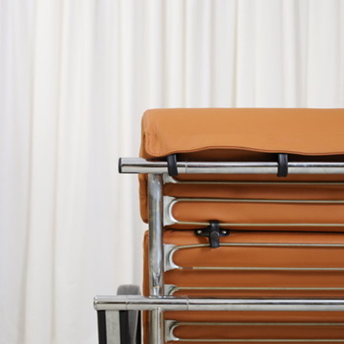Detail of the rear leather straps and chrome frame on a Yrjö Kukkapuro Remmi chair